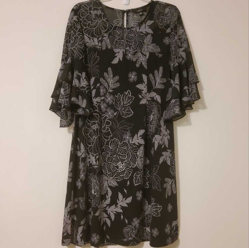 Violet B Elegant Black/White Floral Short Sleeves Layered Shirred Shift Dress